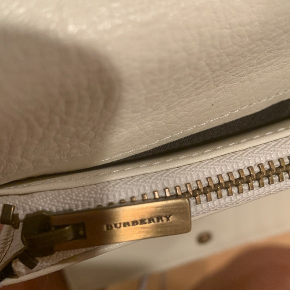 BURBERRY WOMEN’S LEATHER TRI-FOLD WALLET - Picture 5 of 12